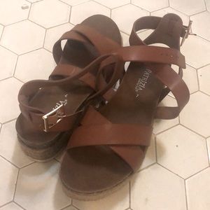 Brown platform sandals 🐻